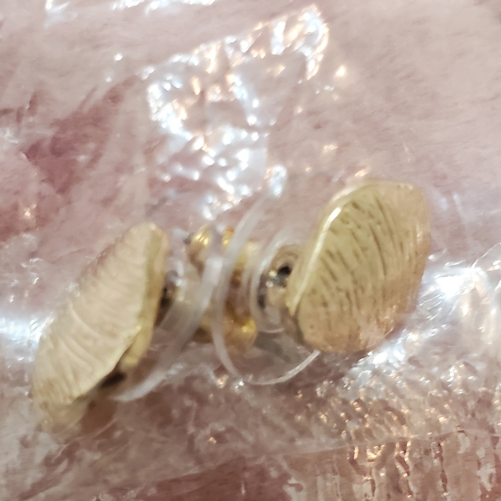 Gold earrings (brand new)
